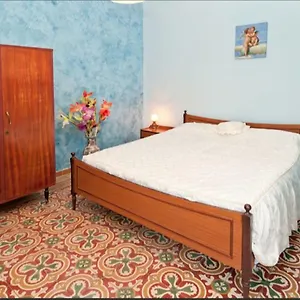 Apartament Shaka, Giba